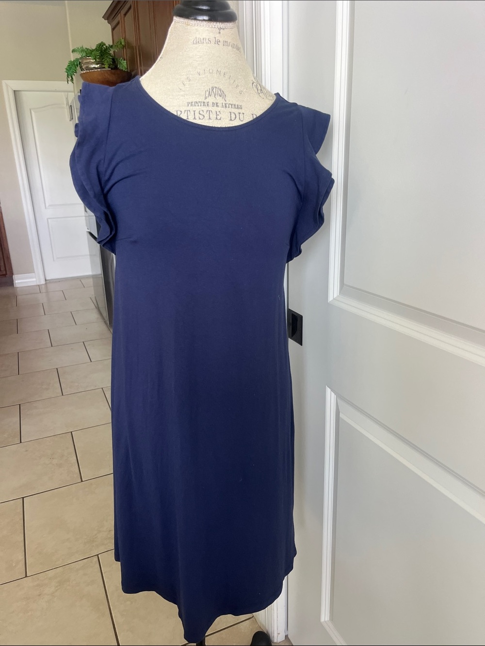 EUC Lilly Pulitzer, navy blue flutter sleeve mid length rayon blend dress. small